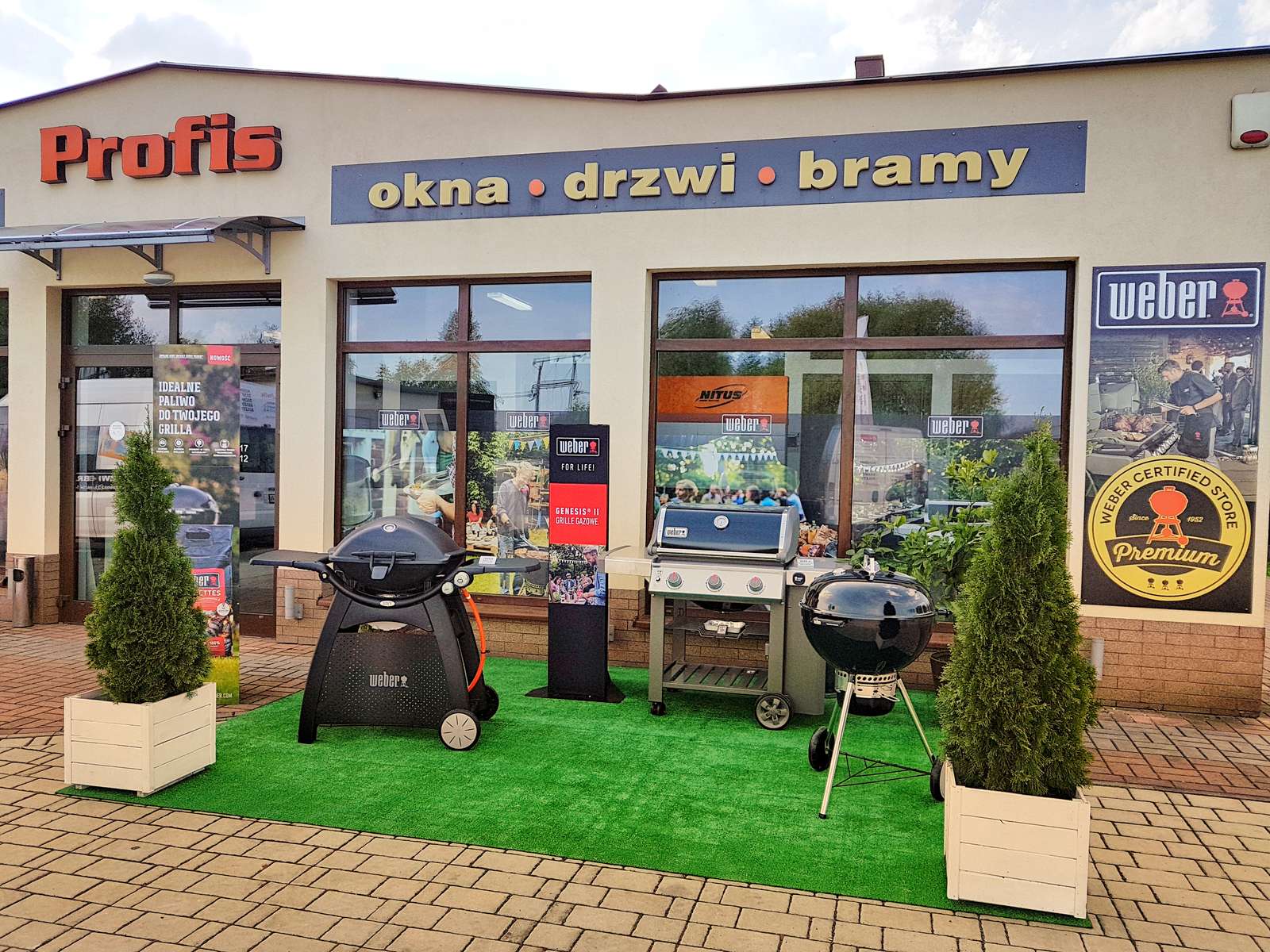 Salon PROFIS na zewnątrz